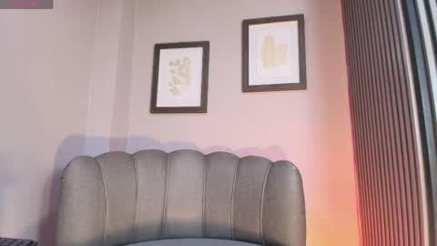 Snapshot of roxanna_moore2 chatting on May 29, 2026, 12:14 pm Roxanna online show from May 29, 2026, 12:14 pm