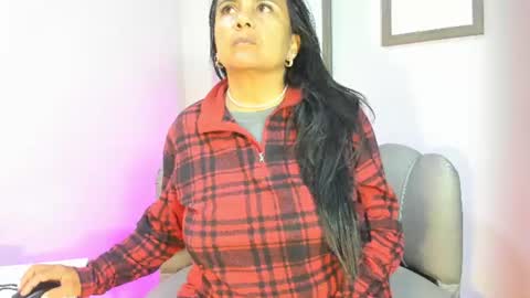  Roxanna  online show from July 19, 2026, 4:05 am