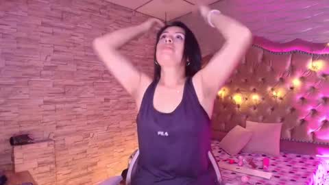 Snapshot of roxanne_han chatting on October 27, 2025, 11:36 am roxanne_han online show from October 27, 2025, 11:36 am