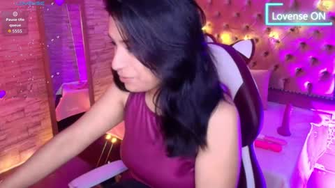 Snapshot of roxanne_han chatting on November 3, 2025, 11:44 am roxanne_han online show from November 3, 2025, 11:44 am