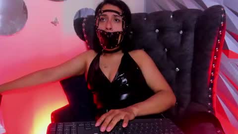 roxanne_han online show from July 5, 2026, 4:25 pm