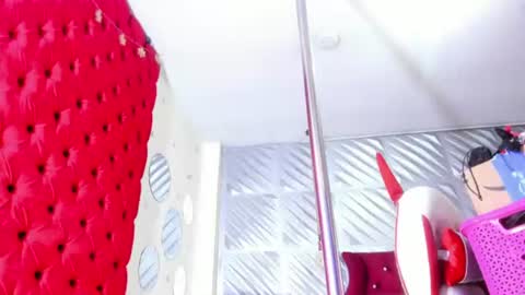 roxanne_han online show from July 21, 2026, 11:56 am