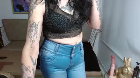 Roxanne online show from November 29, 2025, 1:36 pm