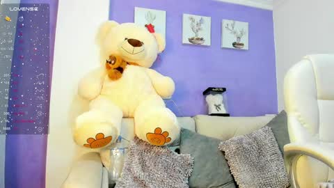 Snapshot of roxanneevans_ chatting on June 2, 2026, 12:51 pm Roxanne evans Schedule 700 -1400GTM-5 online show from June 2, 2026, 12:51 pm