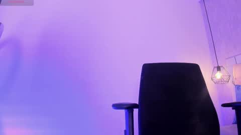 Snapshot of roxie_summers chatting on February 17, 2025, 11:53 pm Roxie online show from February 17, 2025, 11:53 pm