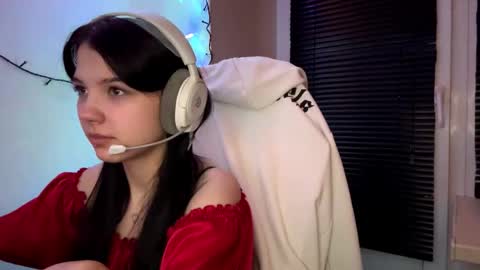 Snapshot of roxiepiurkowski chatting on January 13, 2026, 4:01 pm Hana online show from January 13, 2026, 4:01 pm