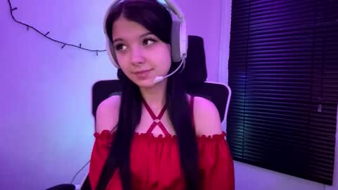 Snapshot of roxiepiurkowski chatting on January 14, 2026, 4:12 pm Hana online show from January 14, 2026, 4:12 pm