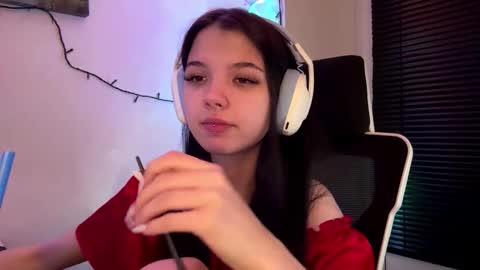 Snapshot of roxiepiurkowski chatting on February 13, 2026, 3:08 pm Hana online show from February 13, 2026, 3:08 pm