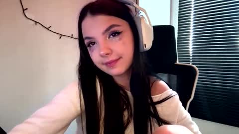 Snapshot of roxiepiurkowski chatting on February 20, 2026, 7:10 am Hana online show from February 20, 2026, 7:10 am