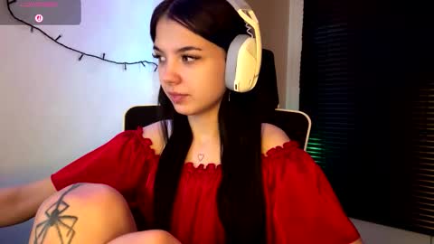 Snapshot of roxiepiurkowski chatting on February 25, 2026, 4:16 pm Hana online show from February 25, 2026, 4:16 pm