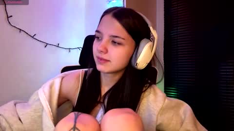 Snapshot of roxiepiurkowski chatting on March 2, 2026, 4:47 pm Hana online show from March 2, 2026, 4:47 pm