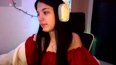 Snapshot of roxiepiurkowski chatting on March 3, 2026, 5:08 pm Hana online show from March 3, 2026, 5:08 pm