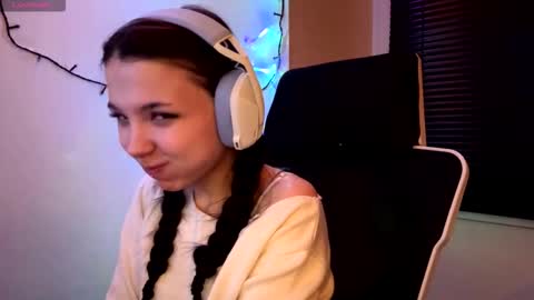 Snapshot of roxiepiurkowski chatting on March 14, 2026, 4:12 pm Hana online show from March 14, 2026, 4:12 pm