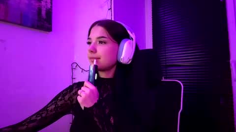 Snapshot of roxiepiurkowski chatting on March 23, 2026, 5:06 pm Hana online show from March 23, 2026, 5:06 pm