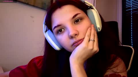 Snapshot of roxiepiurkowski chatting on April 1, 2026, 2:36 pm Hana online show from April 1, 2026, 2:36 pm