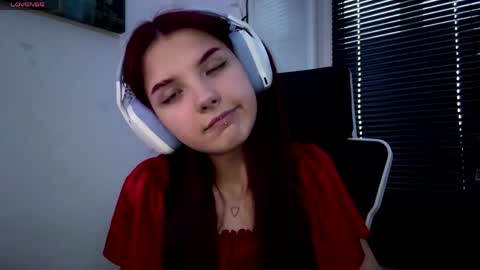 Snapshot of roxiepiurkowski chatting on April 9, 2026, 2:55 pm Hana online show from April 9, 2026, 2:55 pm
