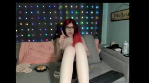 roxihazeleyes online show from February 16, 2025, 4:20 am