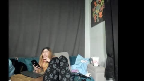 roxihazeleyes online show from December 23, 2025, 6:44 am