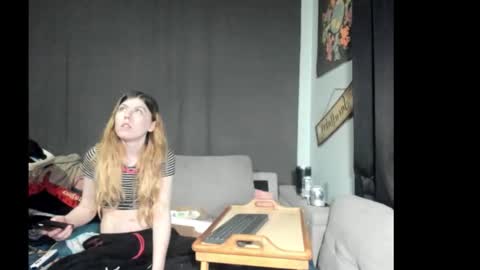 roxihazeleyes online show from March 2, 2026, 4:14 am