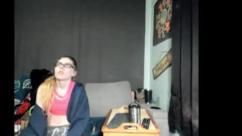 roxihazeleyes online show from March 5, 2026, 5:09 pm