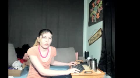 roxihazeleyes online show from March 6, 2026, 6:43 am