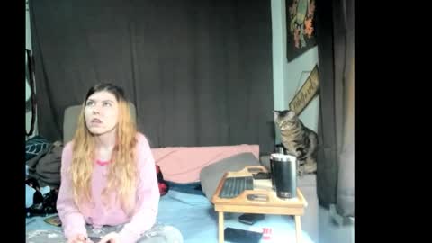 roxihazeleyes online show from March 15, 2026, 2:01 pm