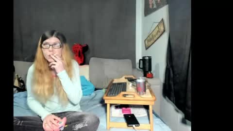 Snapshot of roxihazeleyes chatting on April 21, 2026, 1:29 am roxihazeleyes online show from April 21, 2026, 1:29 am
