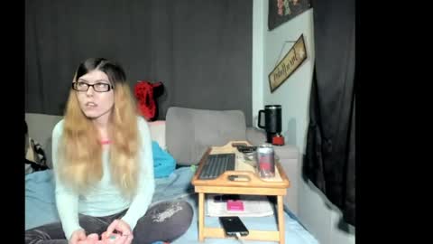 Snapshot of roxihazeleyes chatting on April 21, 2026, 1:42 am roxihazeleyes online show from April 21, 2026, 1:42 am