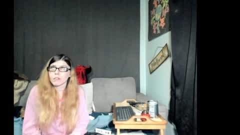 Snapshot of roxihazeleyes chatting on April 22, 2026, 5:21 am roxihazeleyes online show from April 22, 2026, 5:21 am