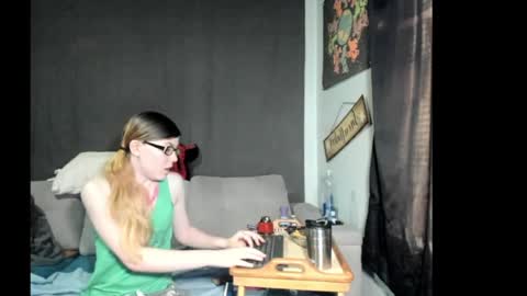Snapshot of roxihazeleyes chatting on April 25, 2026, 1:36 pm roxihazeleyes online show from April 25, 2026, 1:36 pm