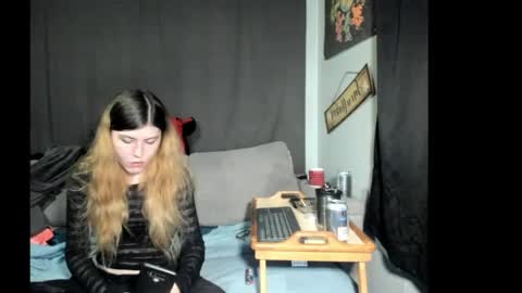 Snapshot of roxihazeleyes chatting on May 8, 2026, 3:34 am roxihazeleyes online show from May 8, 2026, 3:34 am