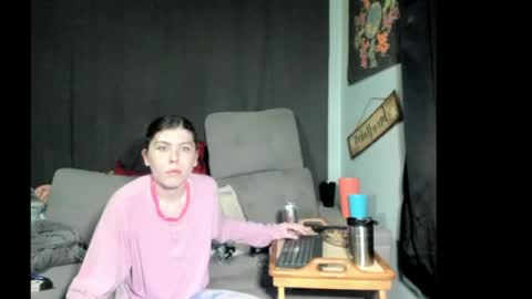 Snapshot of roxihazeleyes chatting on May 21, 2026, 1:29 pm roxihazeleyes online show from May 21, 2026, 1:29 pm