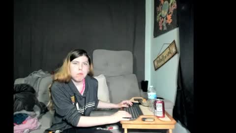 Snapshot of roxihazeleyes chatting on May 23, 2026, 1:22 am roxihazeleyes online show from May 23, 2026, 1:22 am
