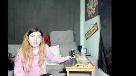 Snapshot of roxihazeleyes chatting on May 25, 2026, 3:12 am roxihazeleyes online show from May 25, 2026, 3:12 am