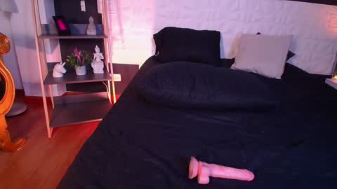 Roxxan online show from January 3, 2025, 9:58 am