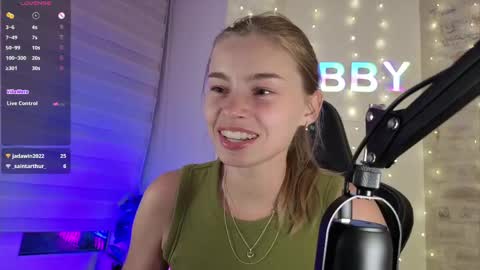 Snapshot of roxxxie_reid chatting on June 2, 2026, 7:05 pm Roxieex ABBY online show from June 2, 2026, 7:05 pm
