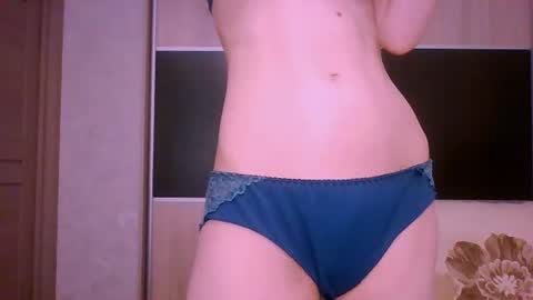 Roxxy Wharton online show from June 14, 2026, 11:56 am