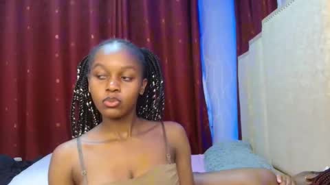 Snapshot of roxy_heather chatting on March 4, 2026, 3:34 am Roxy online show from March 4, 2026, 3:34 am