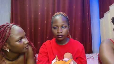 Snapshot of roxy_heather chatting on April 15, 2026, 11:16 pm Roxy online show from April 15, 2026, 11:16 pm