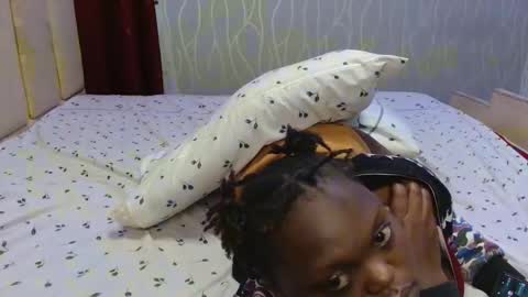 Snapshot of roxy_heather chatting on April 22, 2026, 4:37 am Roxy online show from April 22, 2026, 4:37 am