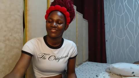 Snapshot of roxy_heather chatting on April 22, 2026, 6:42 pm Roxy online show from April 22, 2026, 6:42 pm