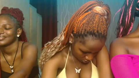 Snapshot of roxy_heather chatting on May 2, 2026, 8:14 pm Roxy online show from May 2, 2026, 8:14 pm