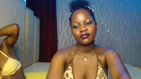 Snapshot of roxy_heather chatting on May 12, 2026, 9:56 pm Roxy online show from May 12, 2026, 9:56 pm