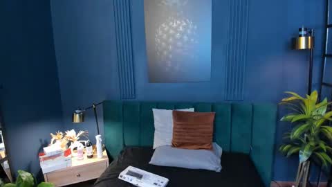 Roxy hell online show from December 18, 2025, 12:22 pm