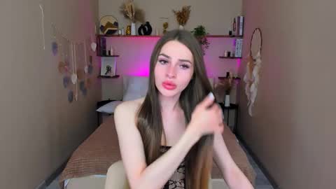 Roxy online show from October 20, 2025, 10:49 am