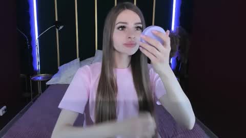 Roxy online show from November 21, 2025, 10:47 am