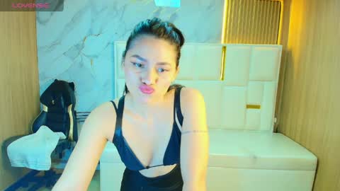 Snapshot of roxy_luxe_tf chatting on May 10, 2026, 1:05 pm Roxy online show from May 10, 2026, 1:05 pm
