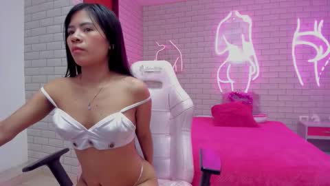 roxy_pocket online show from January 7, 2026, 1:57 pm