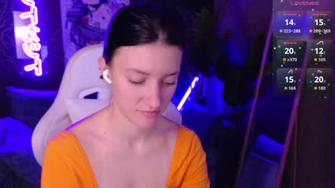 roxy_riot_ online show from April 14, 2026, 1:55 am