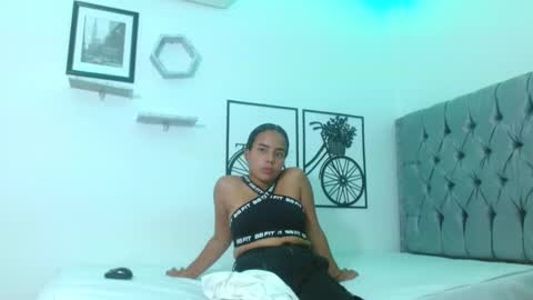 roxy_stone1 online show from March 1, 2025, 1:53 am